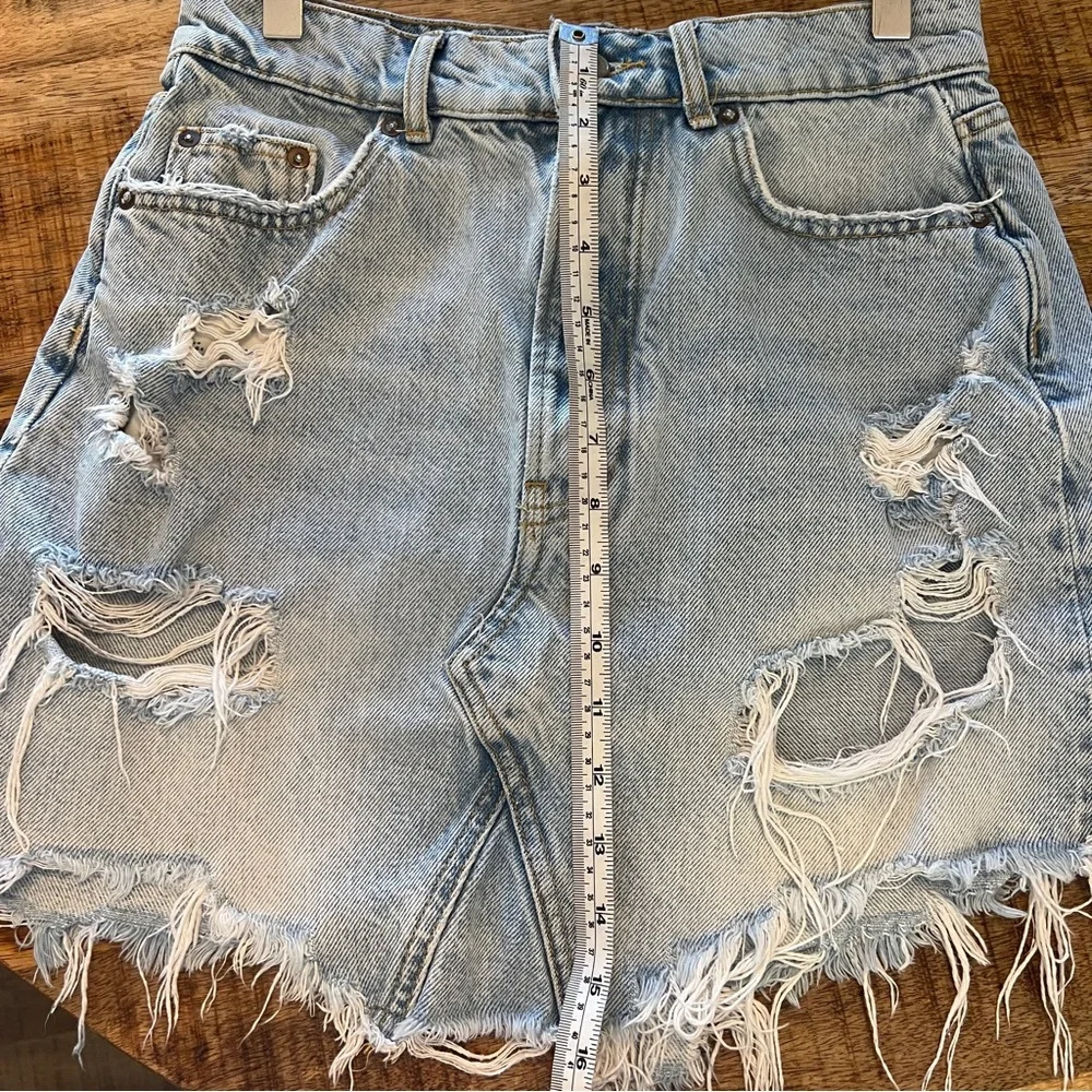 Pilcro Anthropologie Distressed Denim Mini Skirt Light Wash Raw Hem 2 - Picture 5 of 8